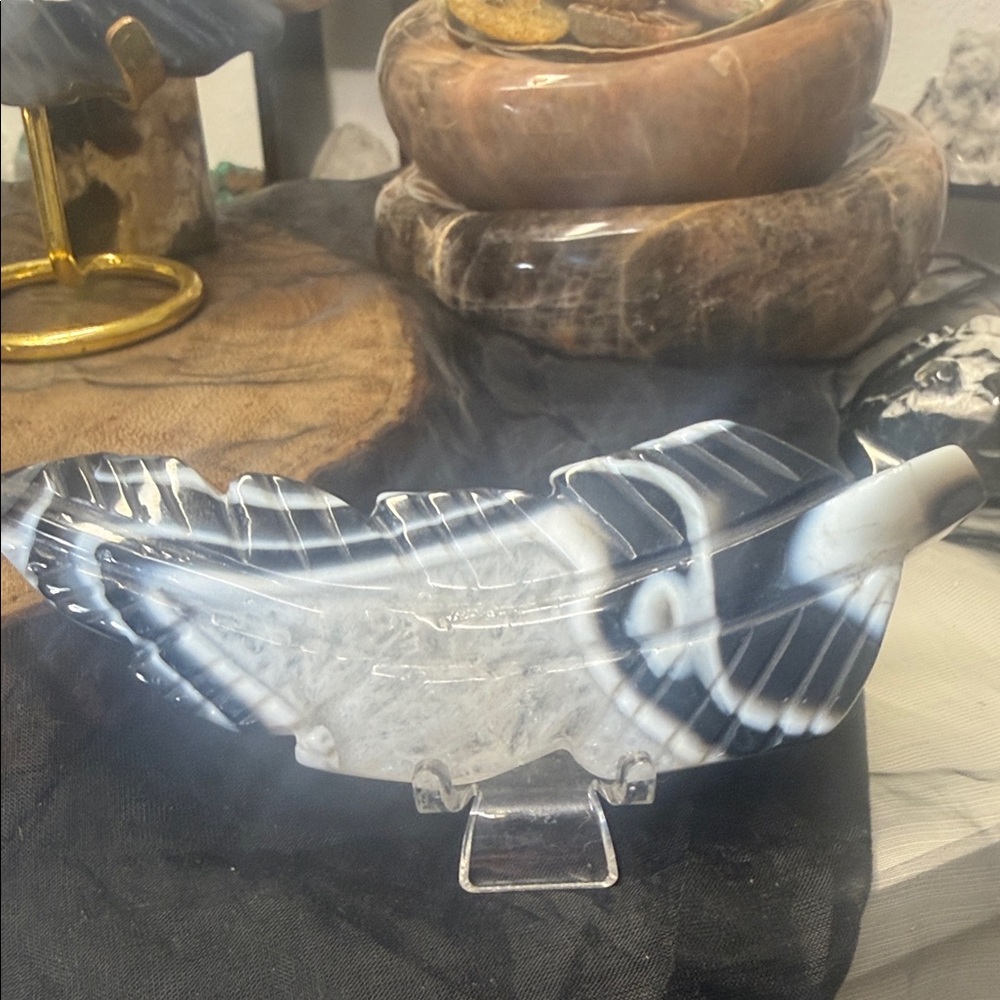 Beautiful black banded agate large leaf